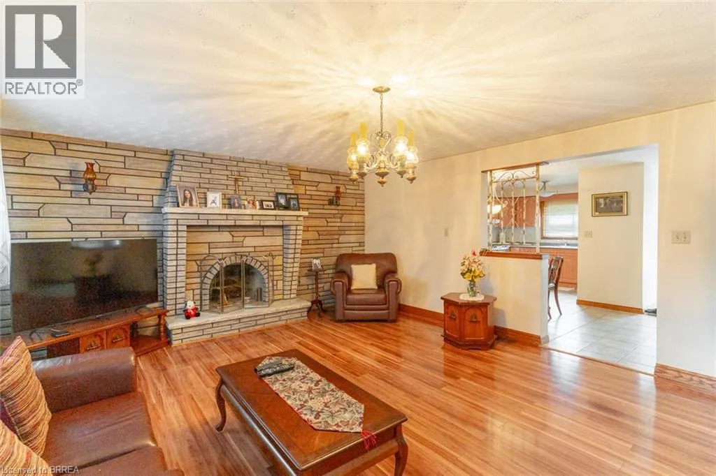 32 AVONDALE Crescent