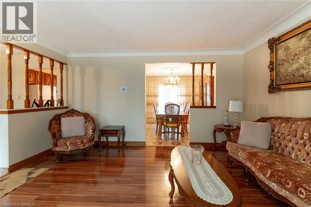 32 AVONDALE Crescent
