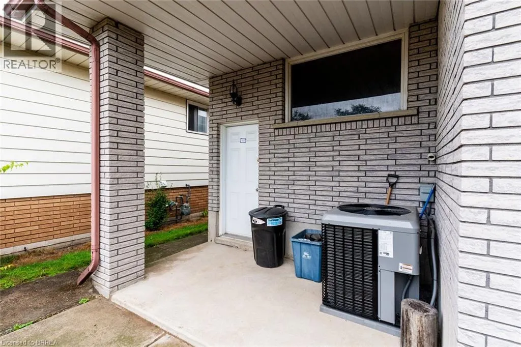 32 AVONDALE Crescent