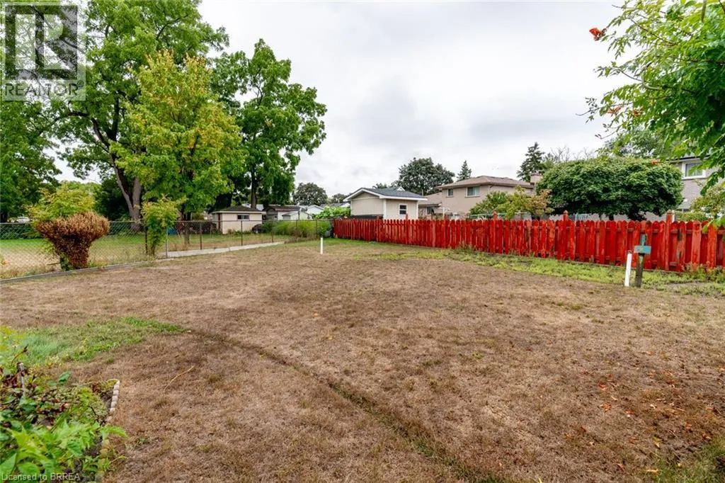 32 AVONDALE Crescent