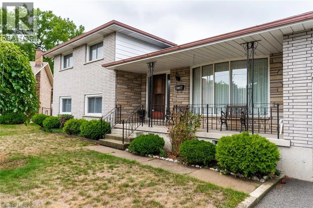 32 AVONDALE Crescent