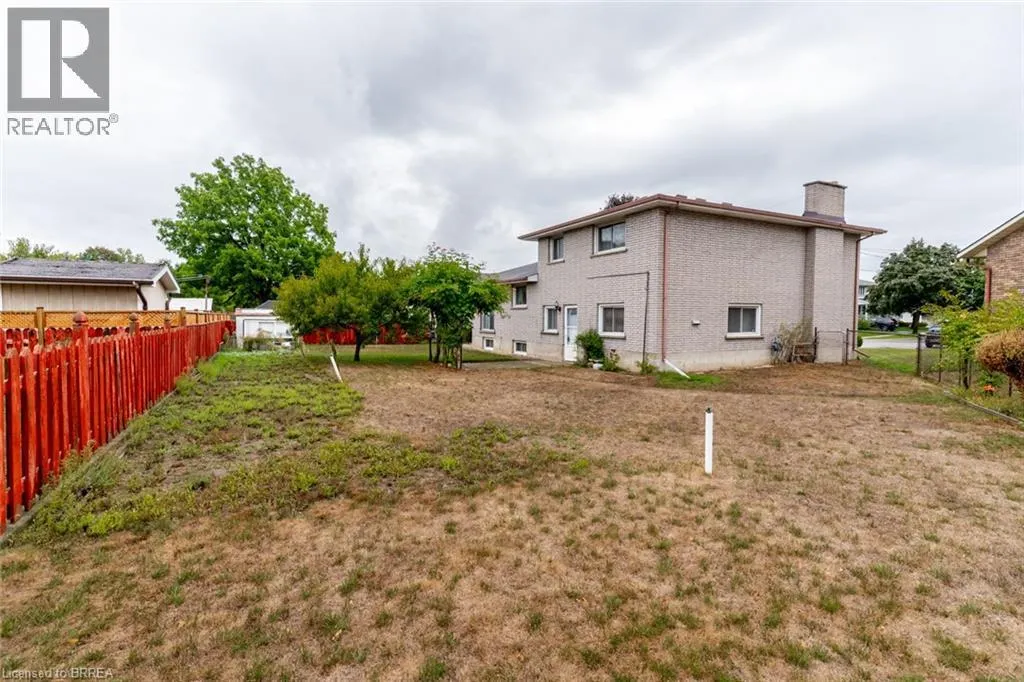 32 AVONDALE Crescent