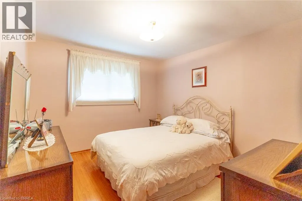 32 AVONDALE Crescent