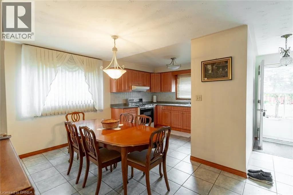 32 AVONDALE Crescent