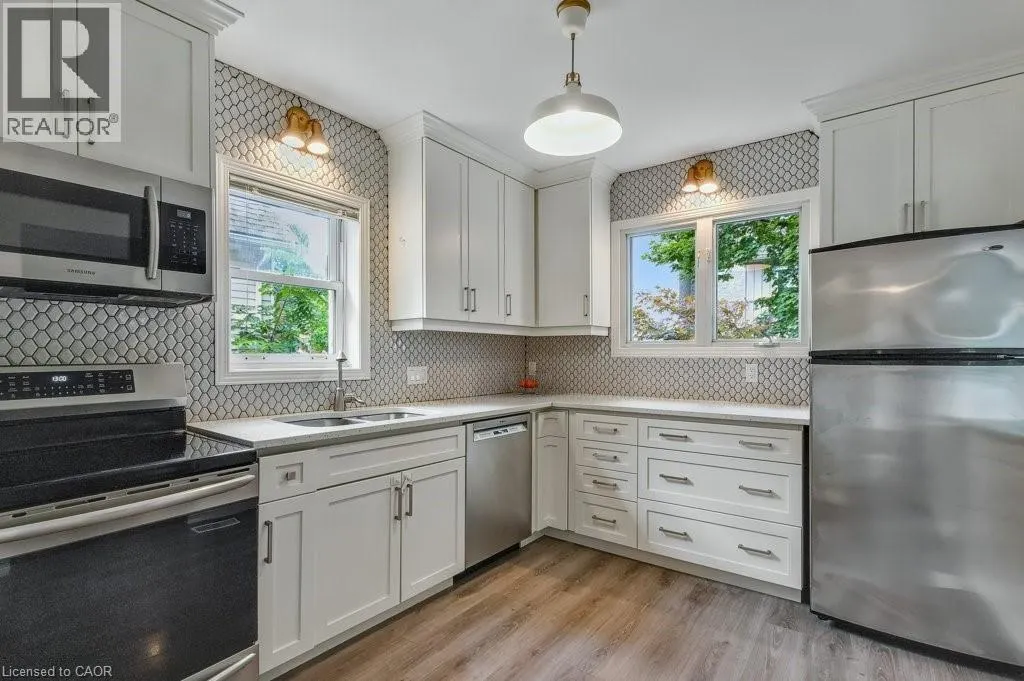 56 JOHN Street W