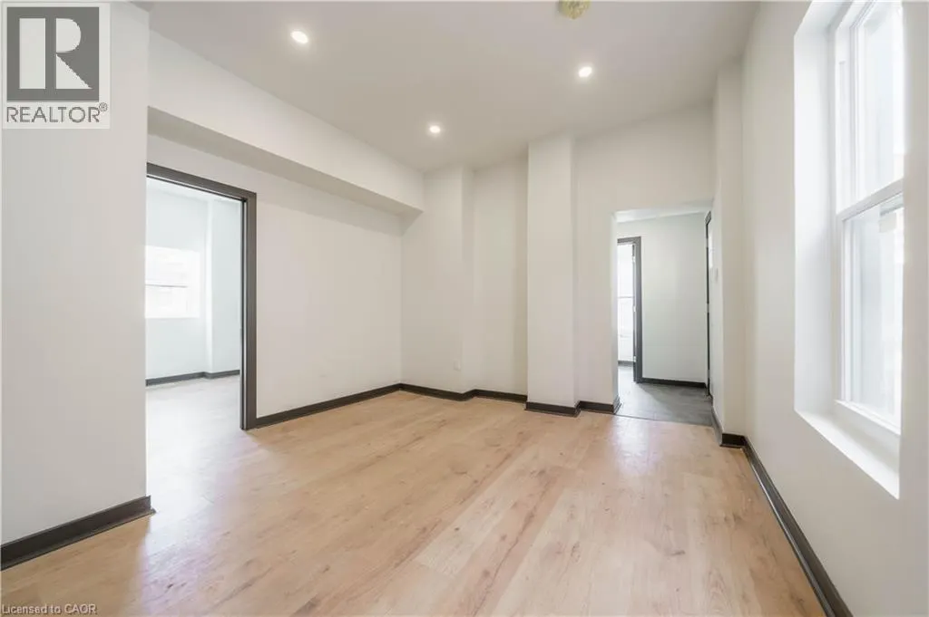 32 BRITANNIA Avenue