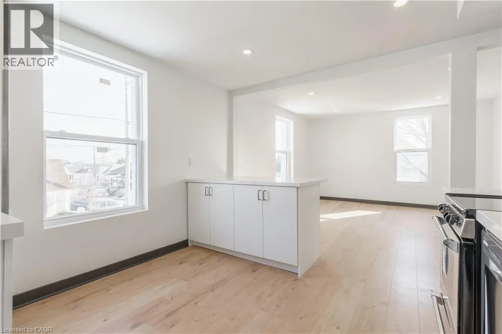 32 BRITANNIA Avenue