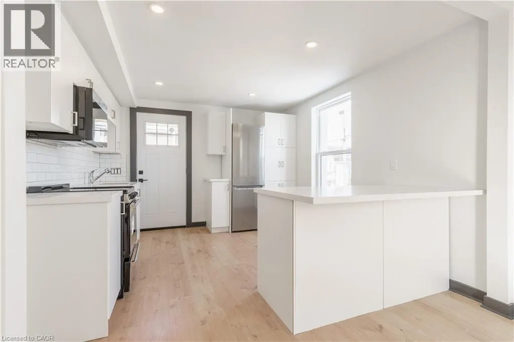 32 BRITANNIA Avenue