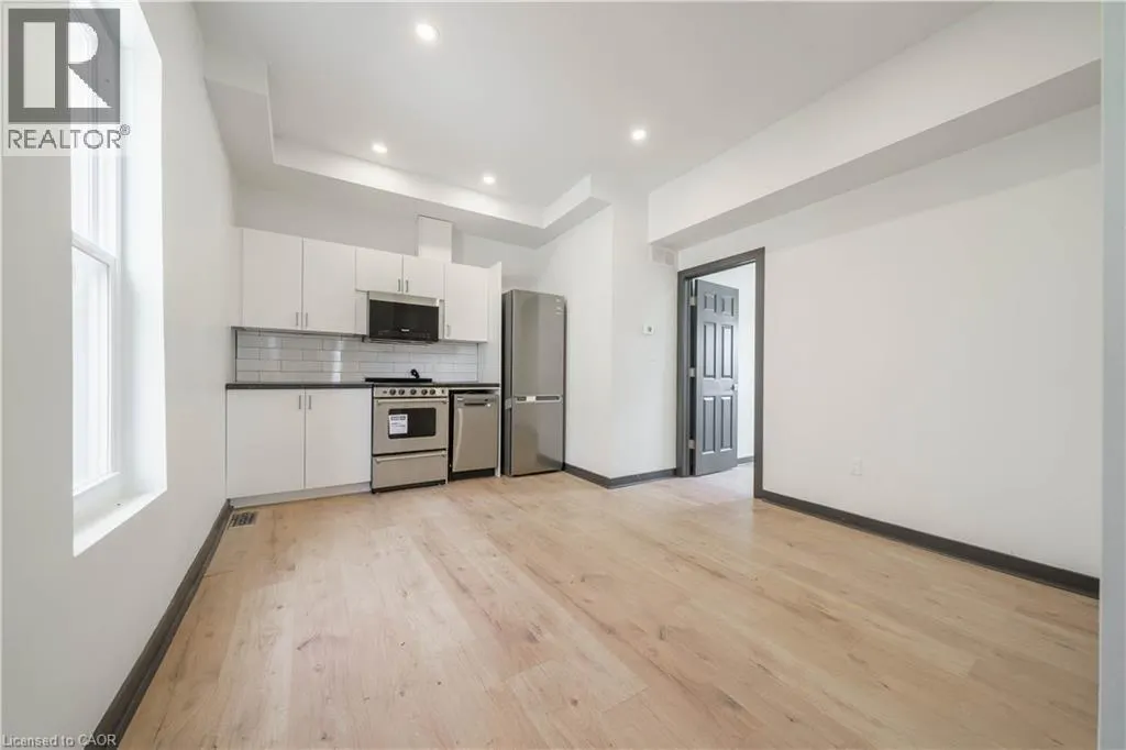 32 BRITANNIA Avenue