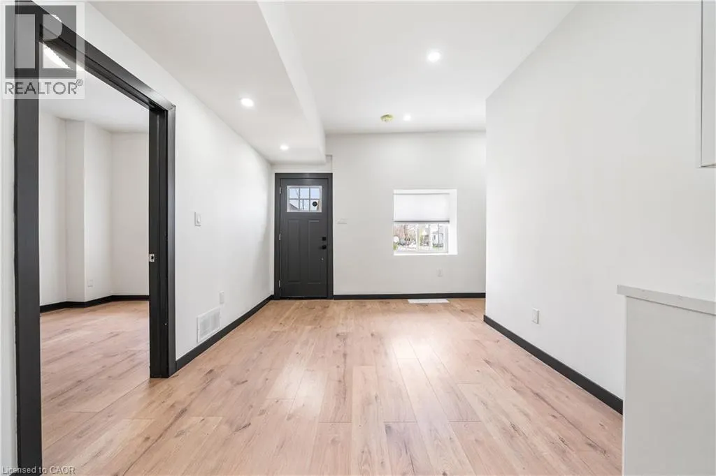 32 BRITANNIA Avenue