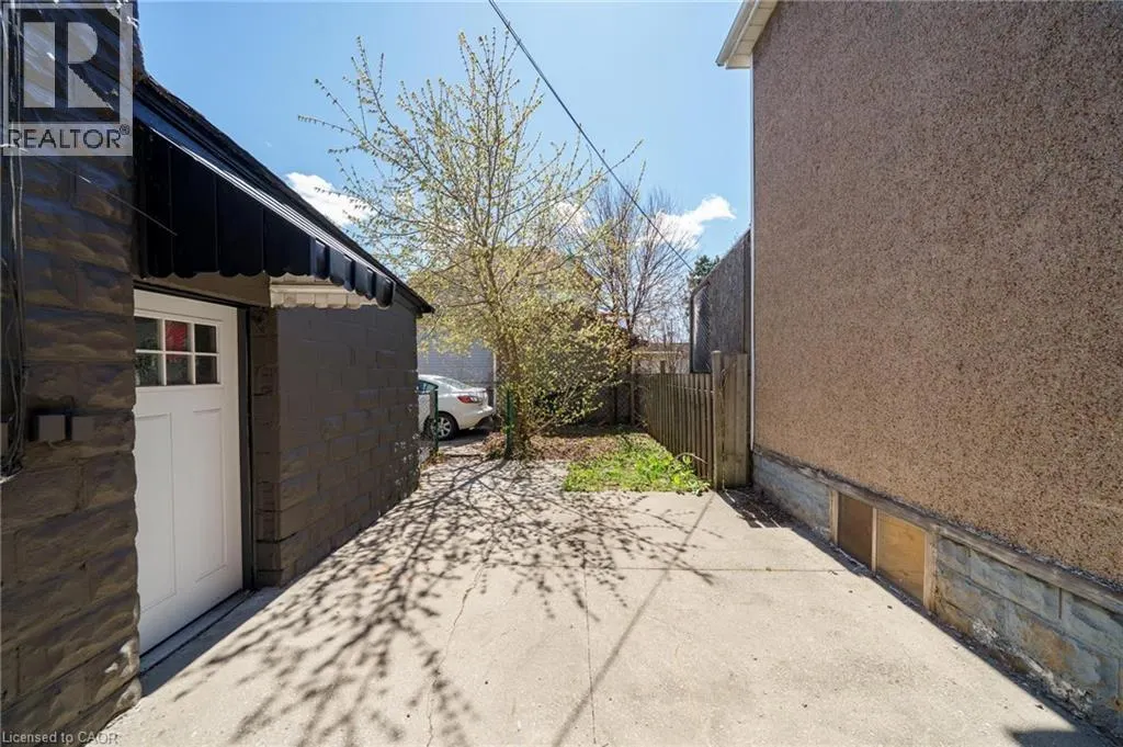 32 BRITANNIA Avenue