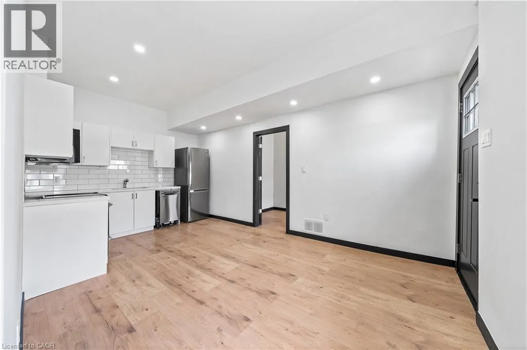 32 BRITANNIA Avenue