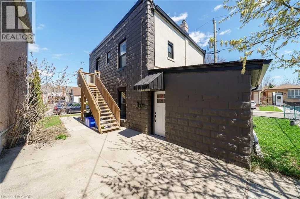 32 BRITANNIA Avenue