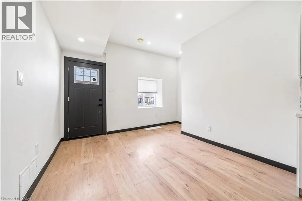 32 BRITANNIA Avenue
