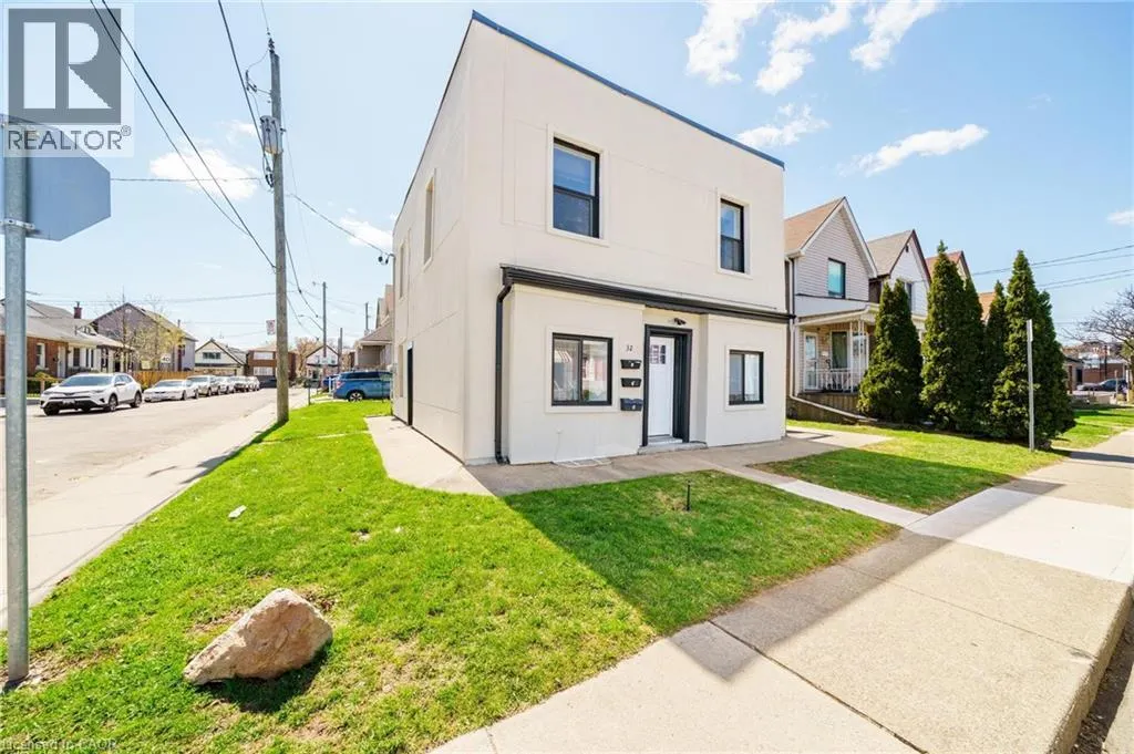 32 BRITANNIA Avenue
