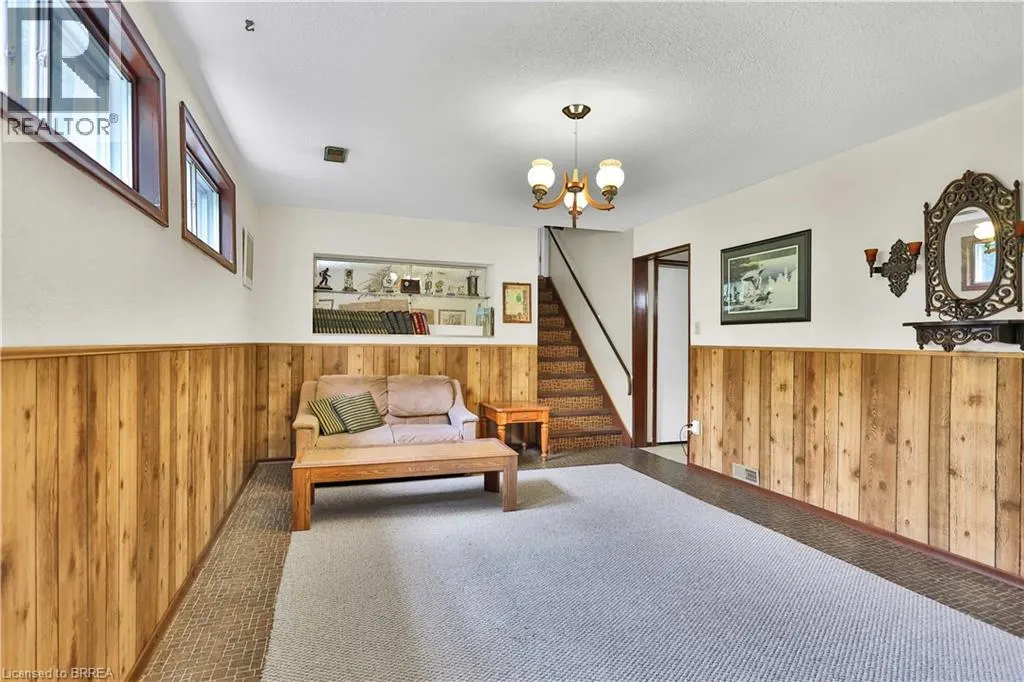167 GOVERNORS Road E
