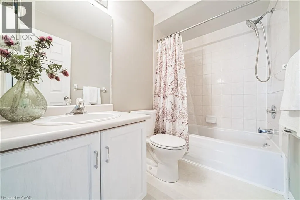 819 UPPER PARADISE Road Unit# 11, #11