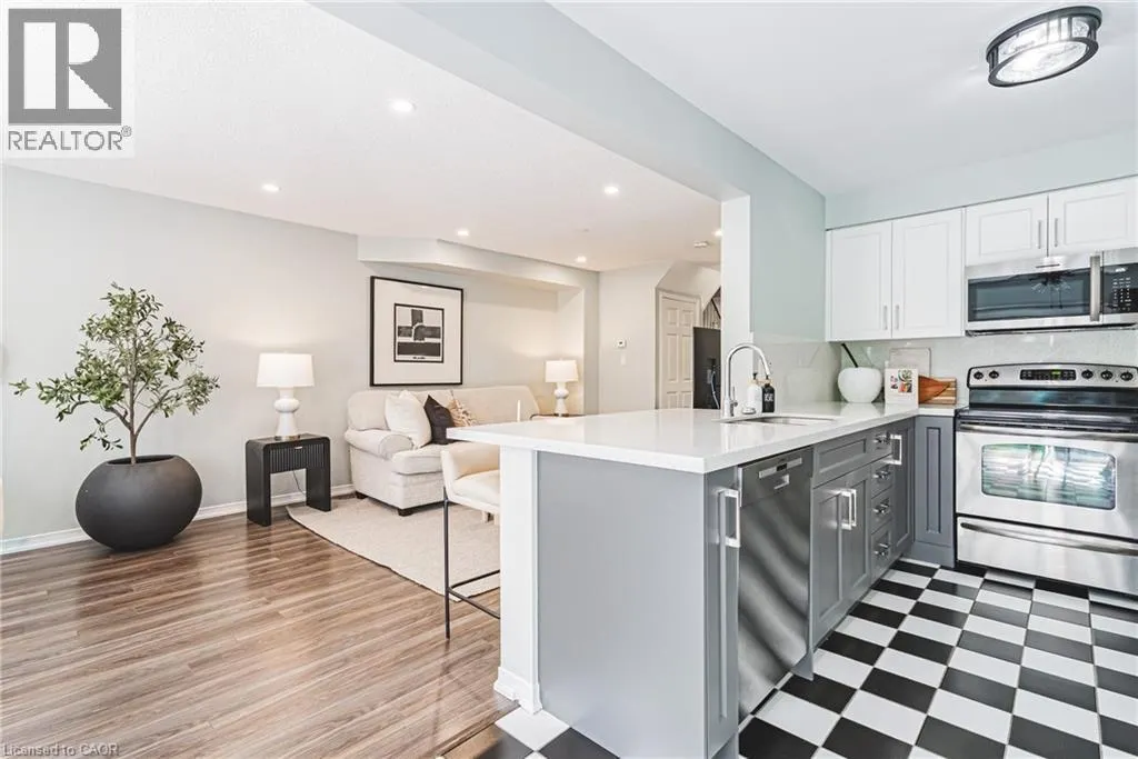 819 UPPER PARADISE Road Unit# 11, #11