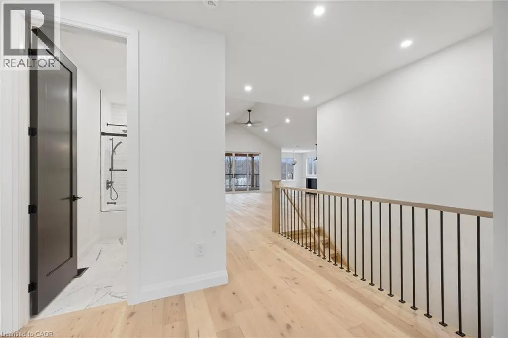 33 GLEN EAGLE Court