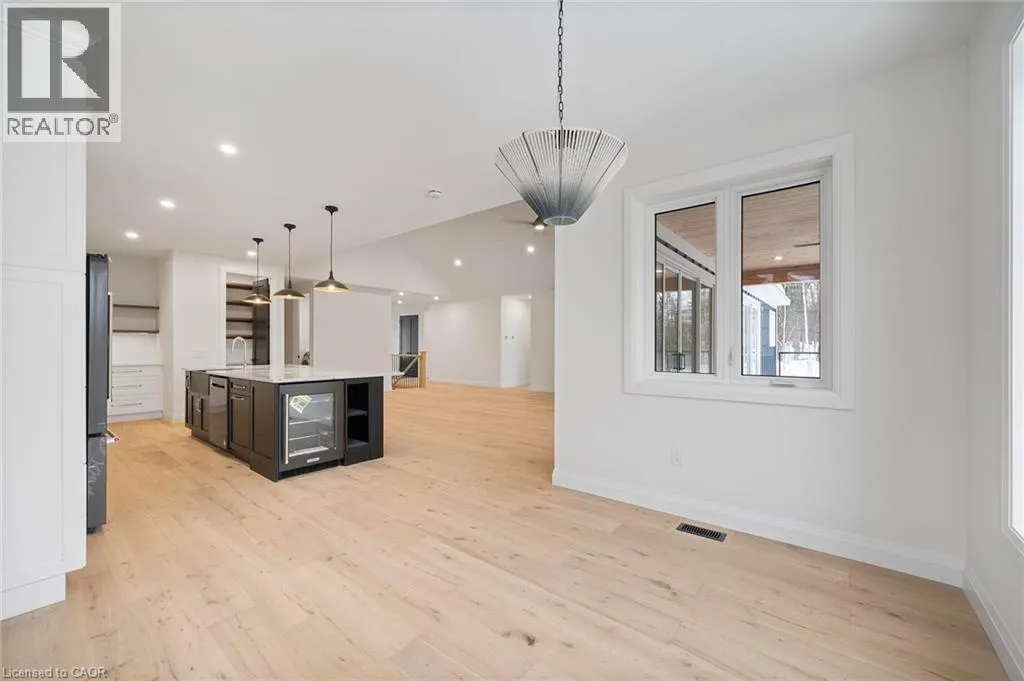 33 GLEN EAGLE Court