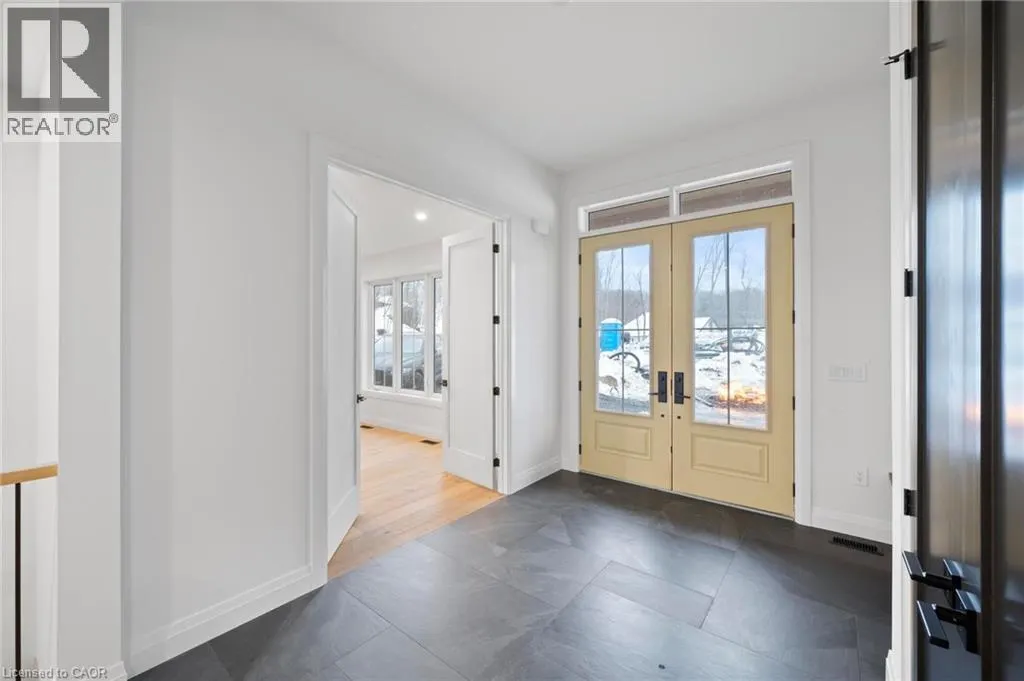 33 GLEN EAGLE Court