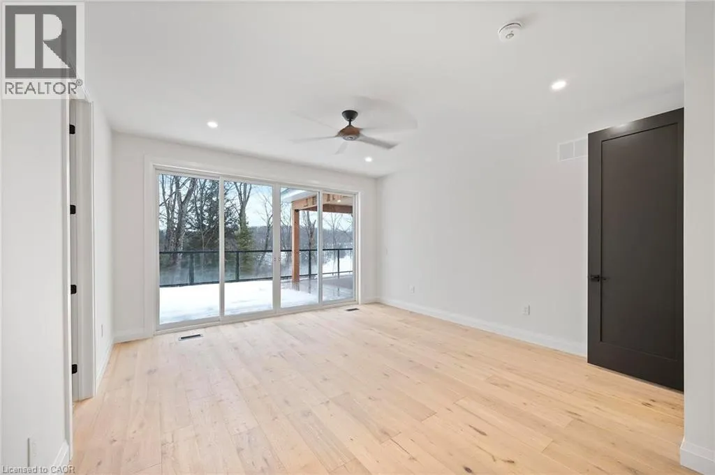 33 GLEN EAGLE Court