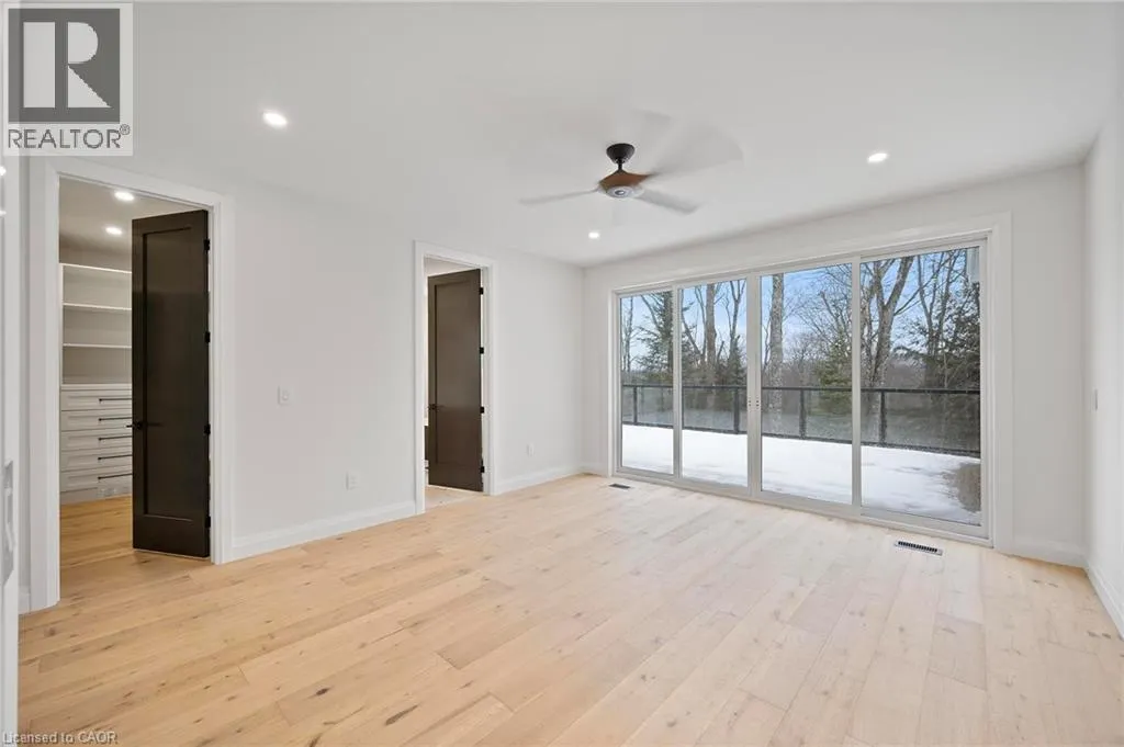 33 GLEN EAGLE Court