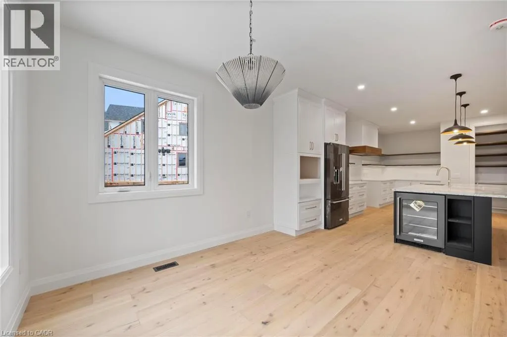 33 GLEN EAGLE Court