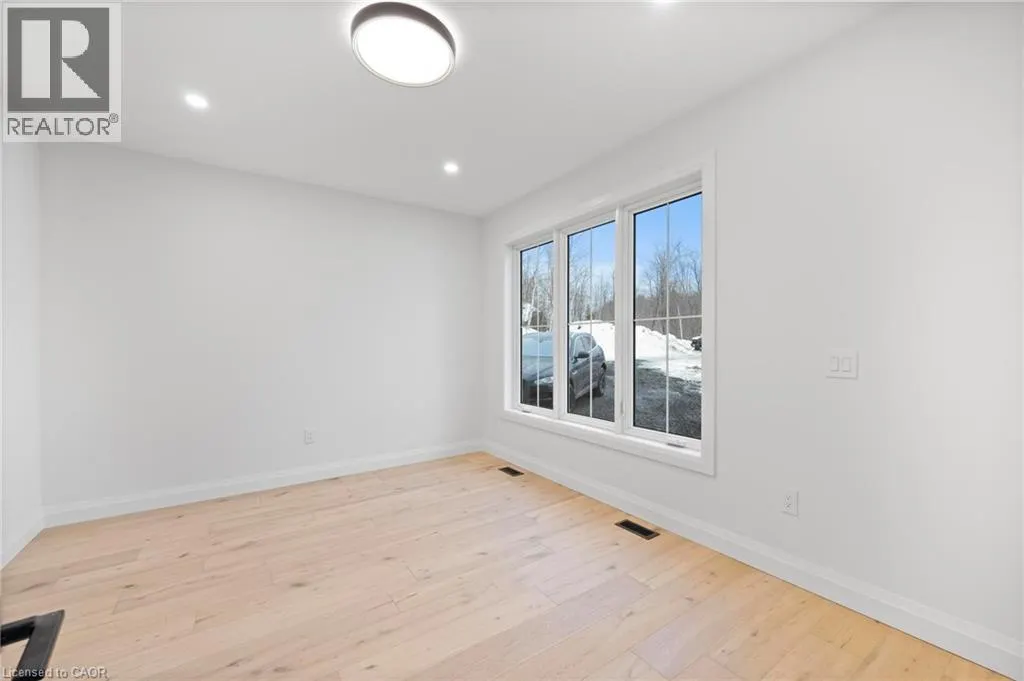 33 GLEN EAGLE Court
