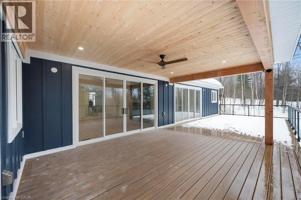 33 GLEN EAGLE Court