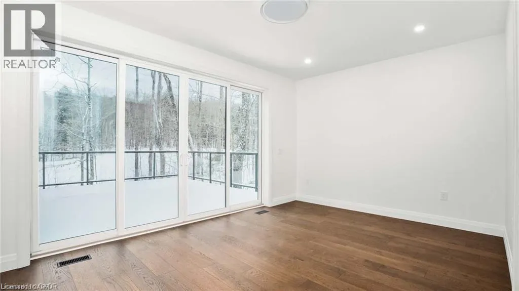 31 GLEN EAGLE Court