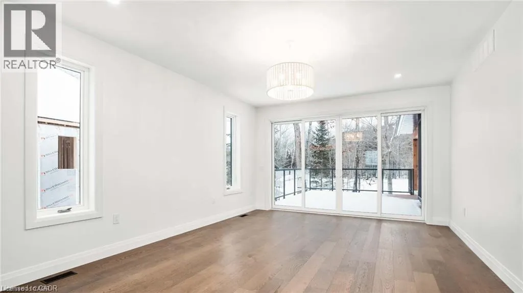31 GLEN EAGLE Court