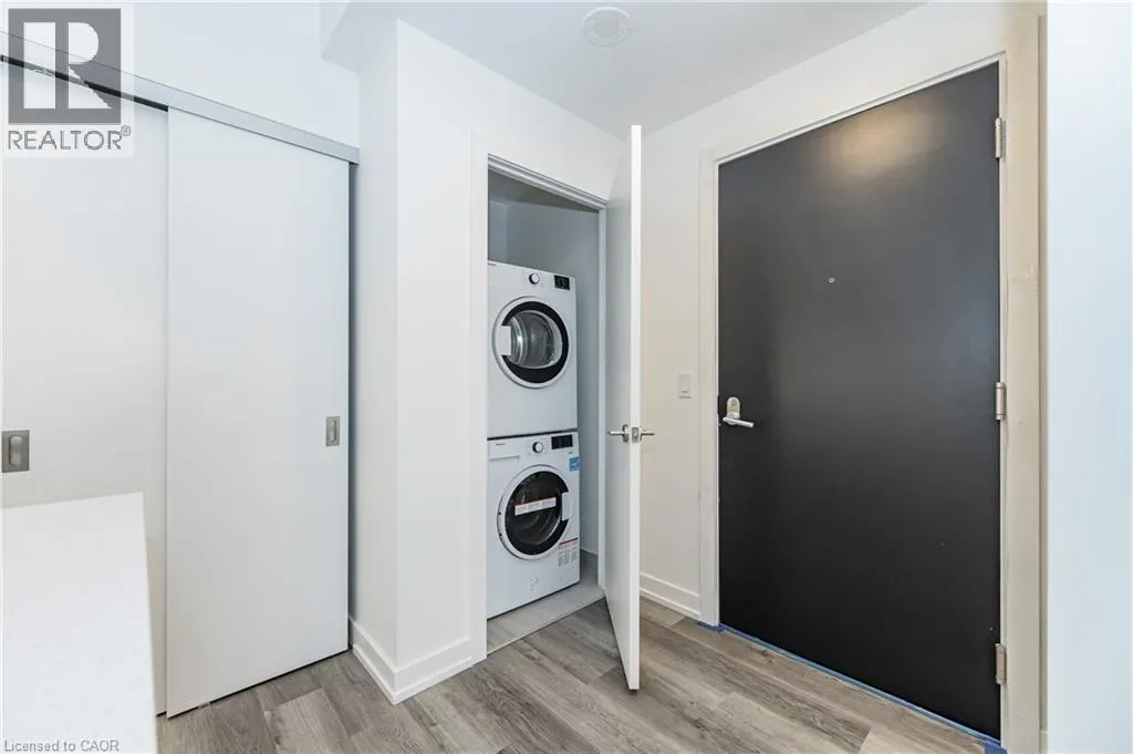 15 WELLINGTON Street S Unit# 907, #907