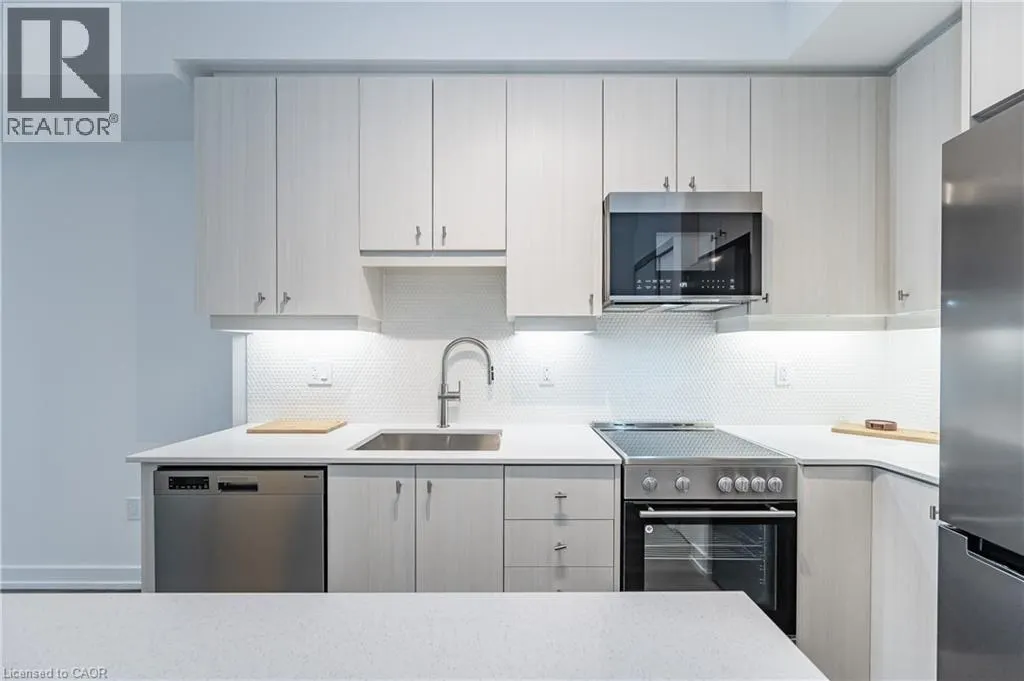 15 WELLINGTON Street S Unit# 907, #907
