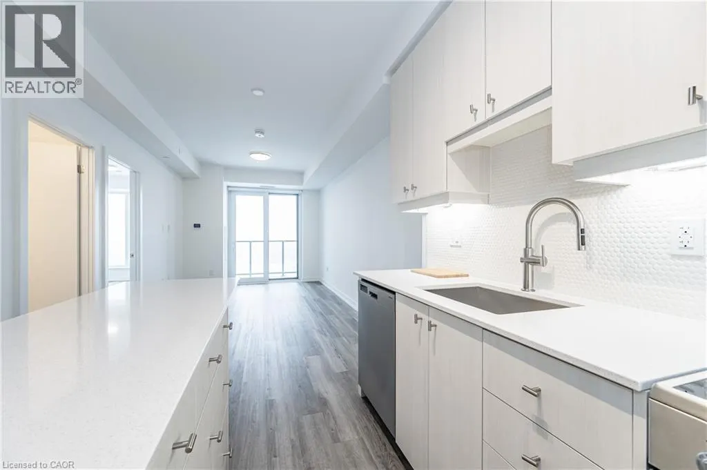 15 WELLINGTON Street S Unit# 907, #907
