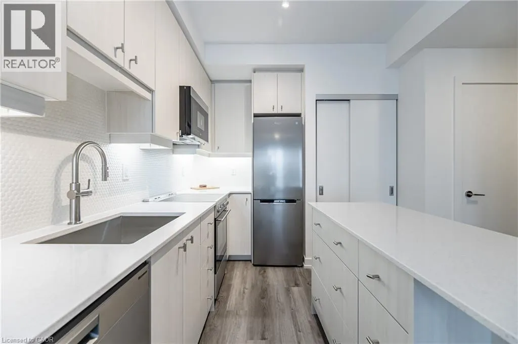 15 WELLINGTON Street S Unit# 907, #907