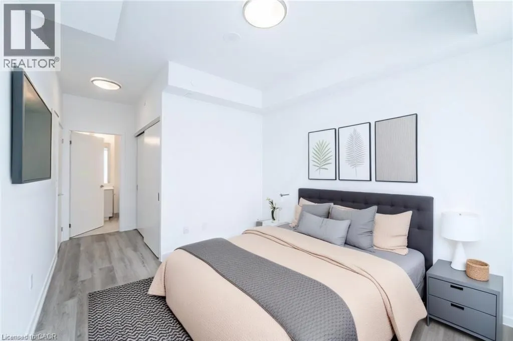 15 WELLINGTON Street S Unit# 907, #907