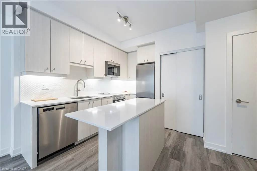 15 WELLINGTON Street S Unit# 907, #907