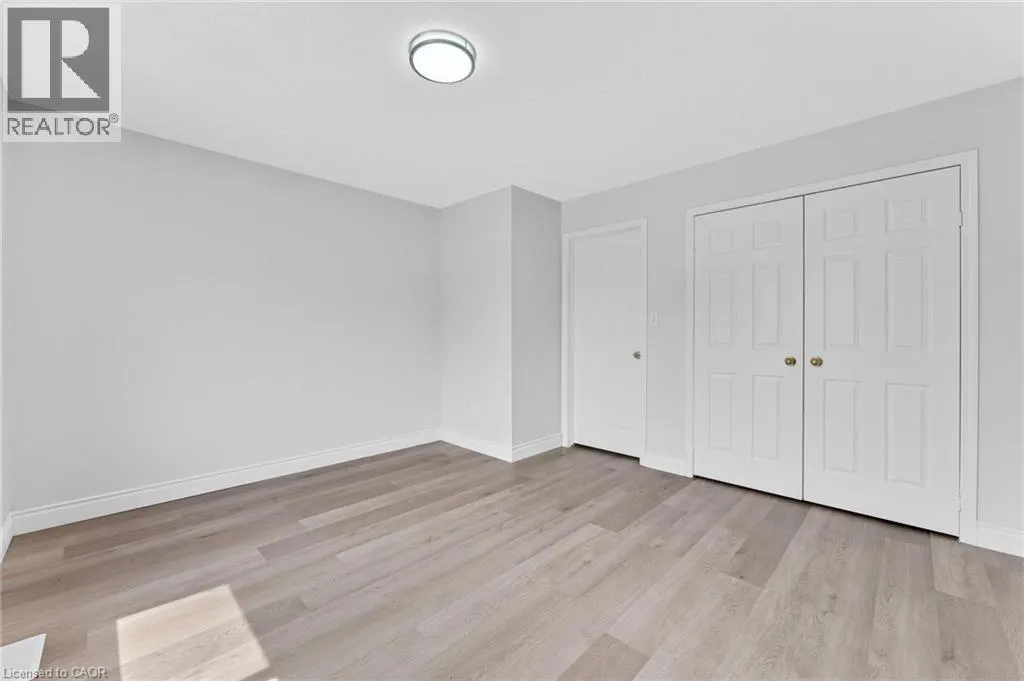 120 JANSEN Avenue