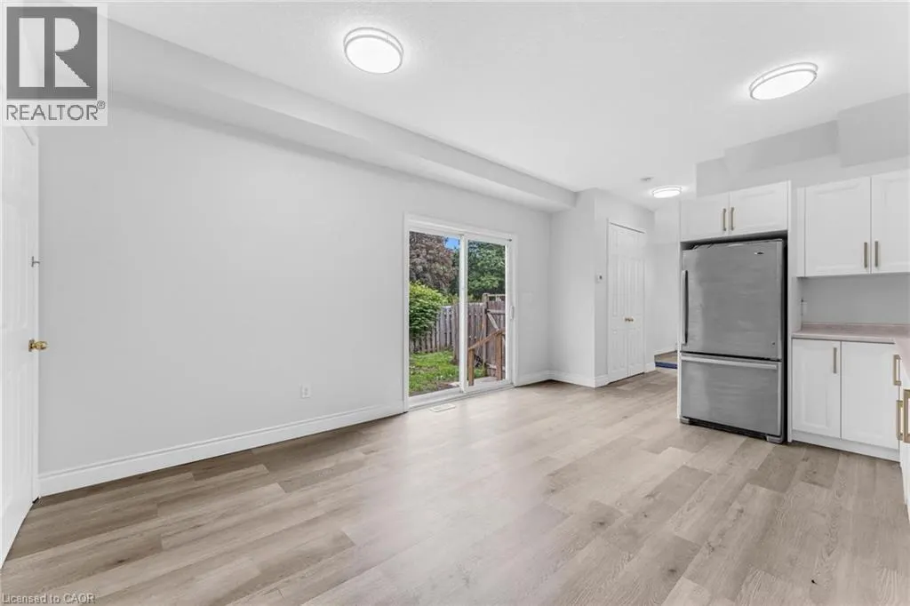 120 JANSEN Avenue