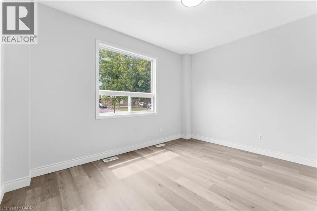 120 JANSEN Avenue
