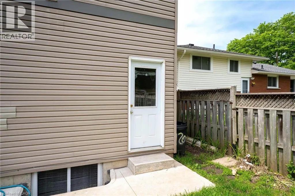 120 JANSEN Avenue