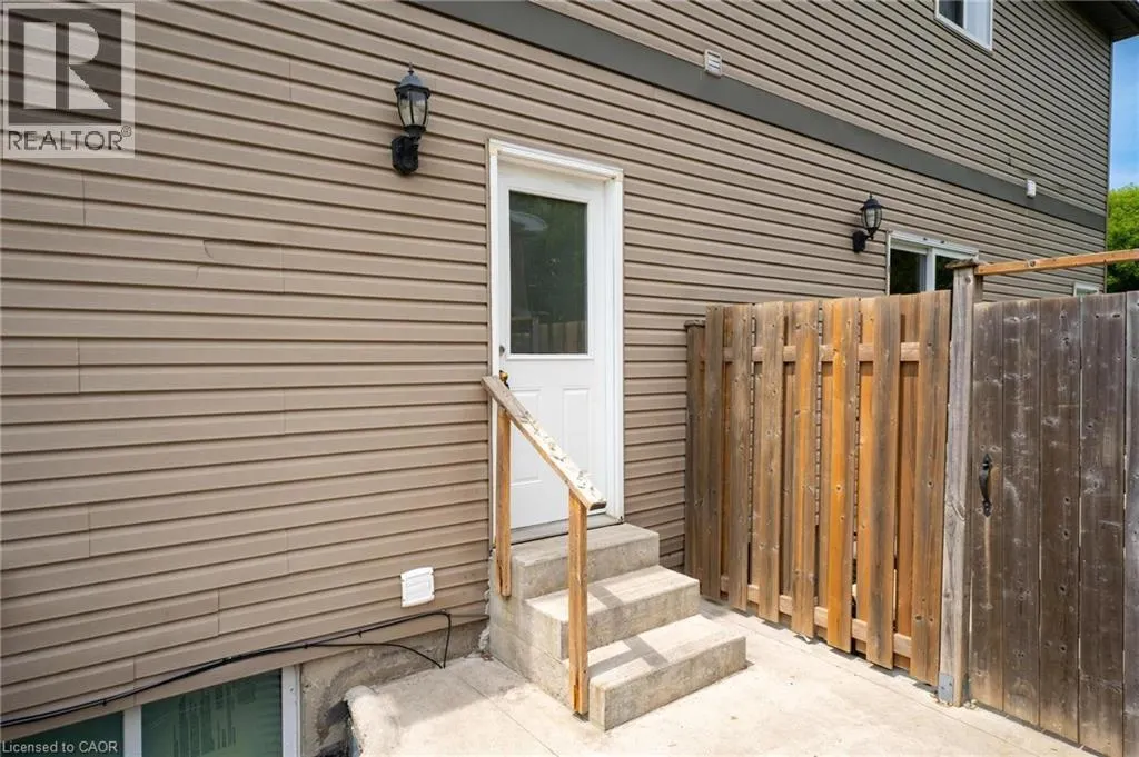 120 JANSEN Avenue