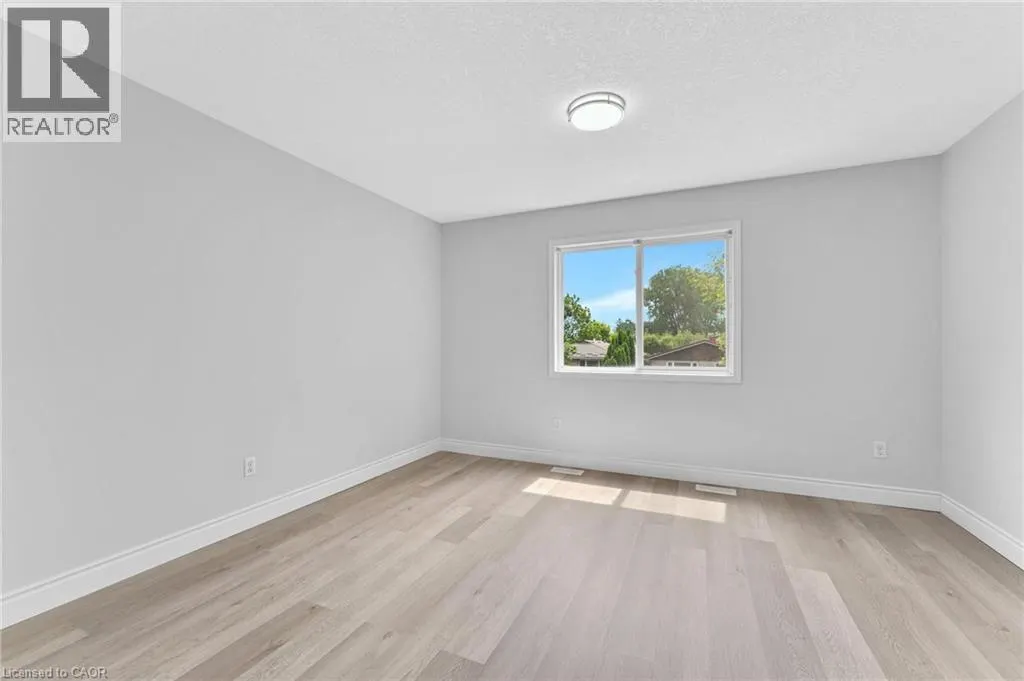 120 JANSEN Avenue