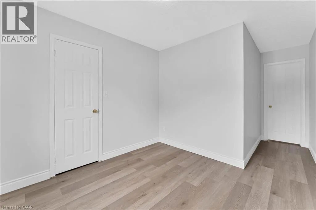 120 JANSEN Avenue