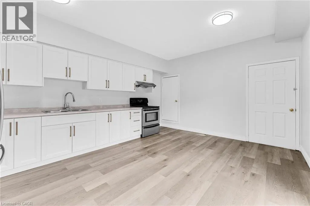 120 JANSEN Avenue