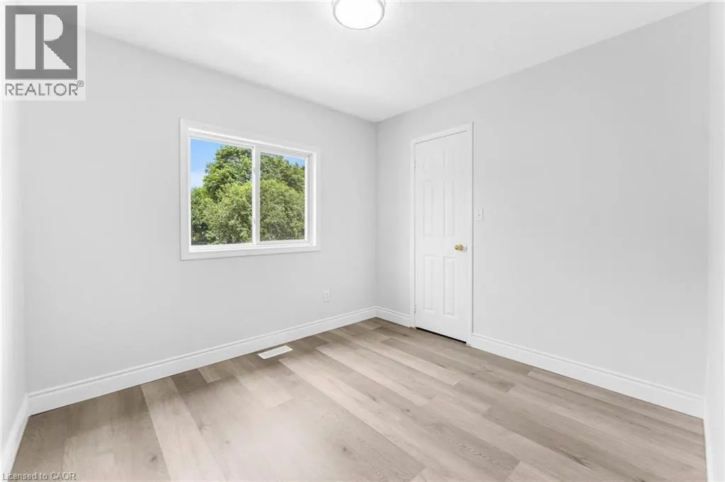 120 JANSEN Avenue