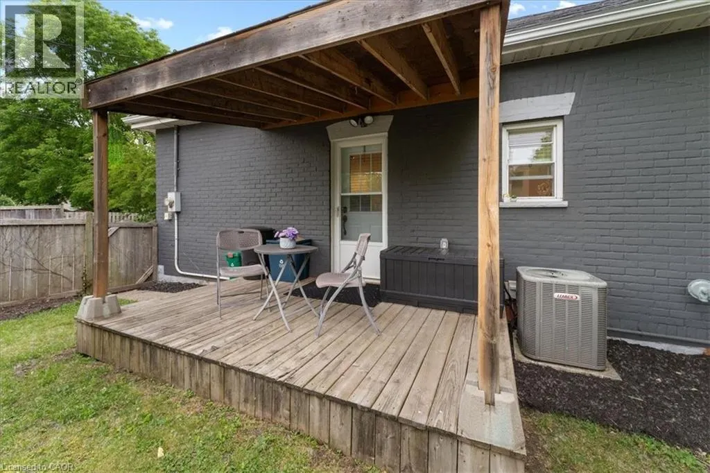 24 ROSE Avenue