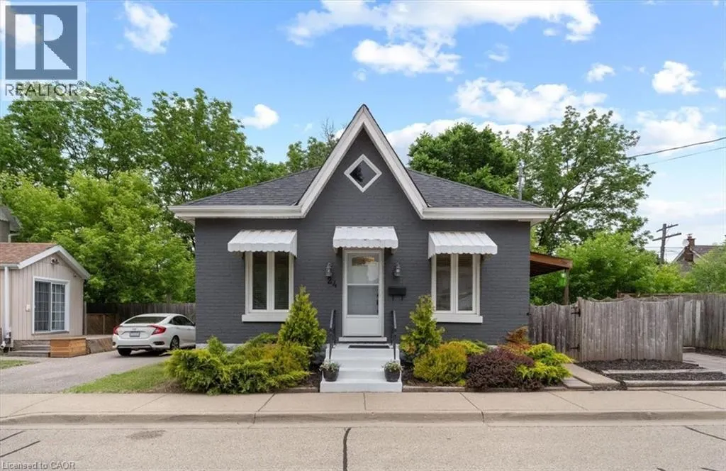 24 ROSE Avenue