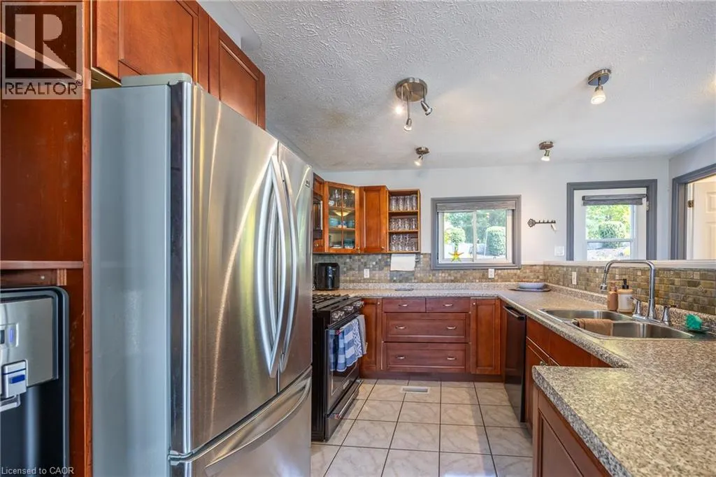 16 SNIDER Crescent
